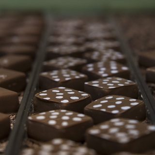 Les trois chocolats, Emiko Sano