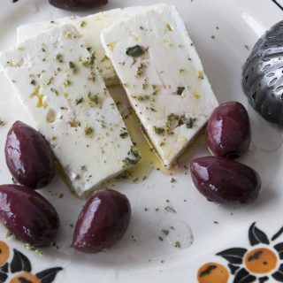 assiette feta et olives noires