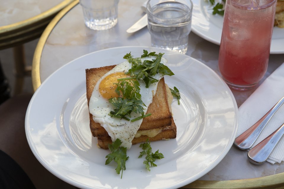 Cravan Insolite Café & Cocktails Bar Table tranquille du 16 ème